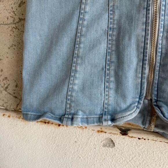 Free People Denim Mini Skirt Light Wash Blue Zip Front Stretchy Mid Rise Size 6 - Picture 5 of 9